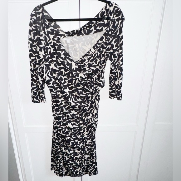 DIANE VON FURSTENBERG Bentley SJ Three Quarter Dress Black White Patterned Dress - Picture 3 of 15
